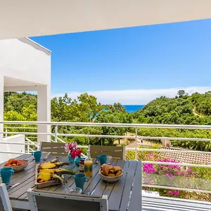 https://nice-ac-studio-with-large-terrace-feet-in-the-water-in.fr-provencehotel.com